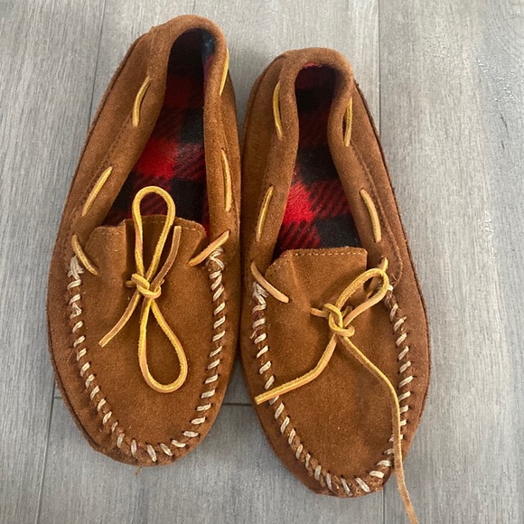 Men's Minnetonka Moccasins - Picture 1 of 2